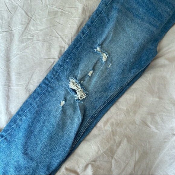 Abercrombie & Fitch Distressed Ankle Straight Natural Rise Jeans Medium Wash - Picture 3 of 7